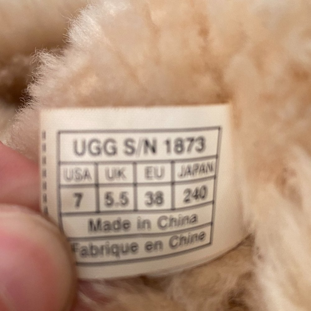 Ugg Bailey Button (1873) Chestnut Suede Shearling Button Accent Boots Women 7 - Picture 7 of 8